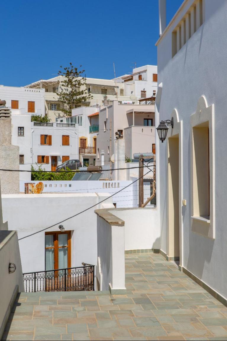 Like Naxos *